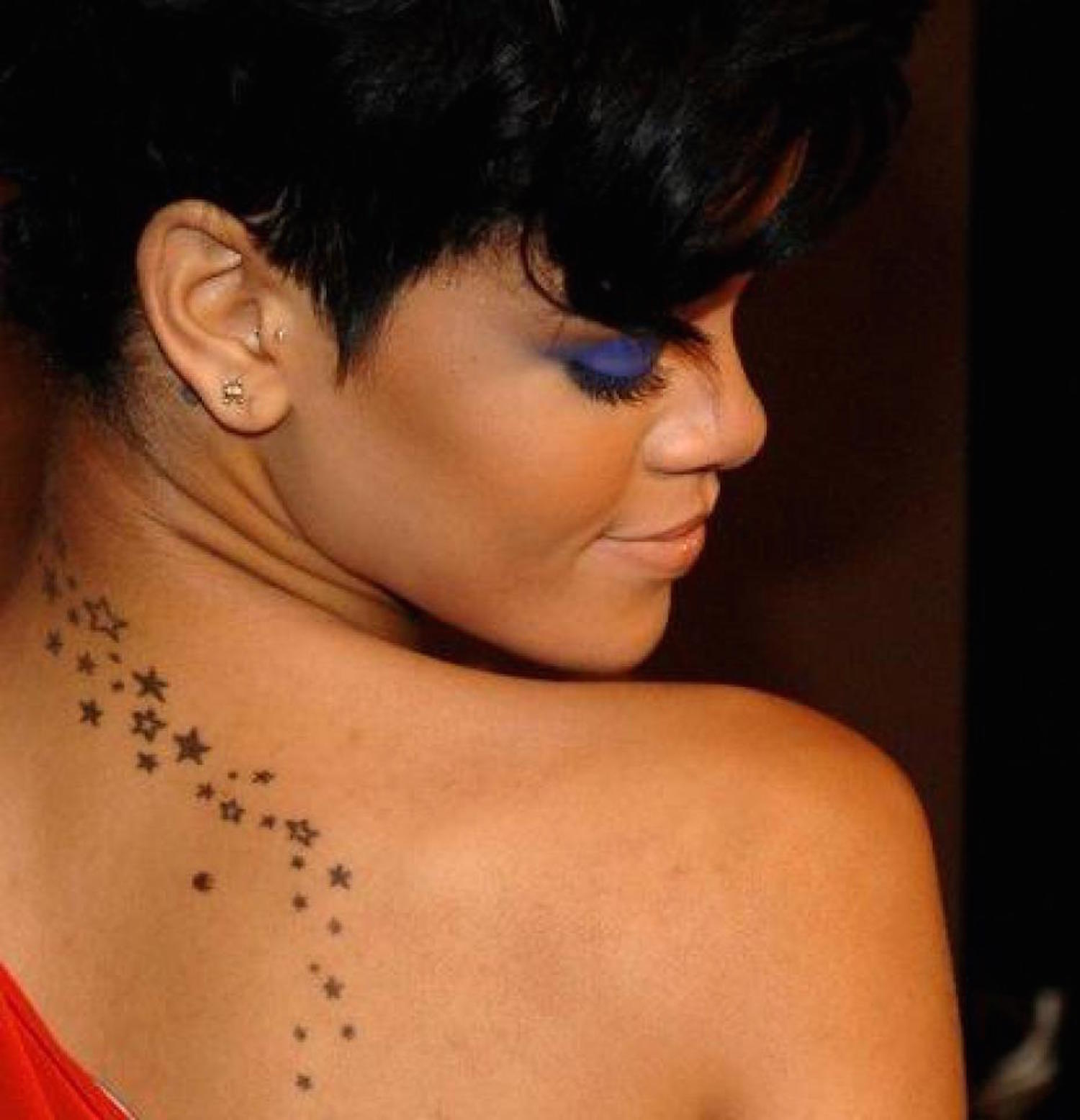 Tatouages Rihanna - zoom sur un look bien à part !2